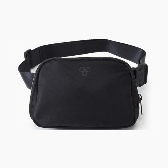 Aritzia TnAction TNA On-The-Way Exposed Bag NEW NWT Black - Picture 1 of 5